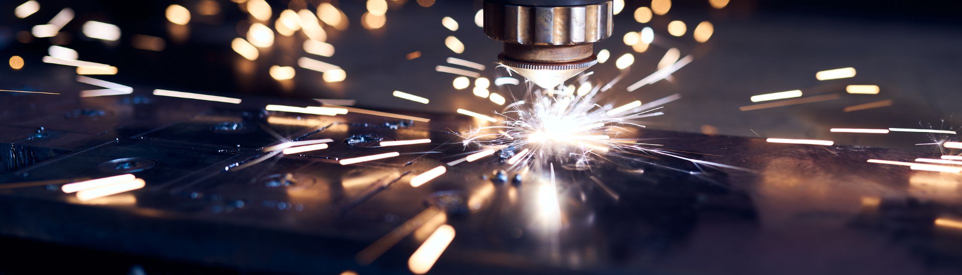 Fiber laser metal processing machines